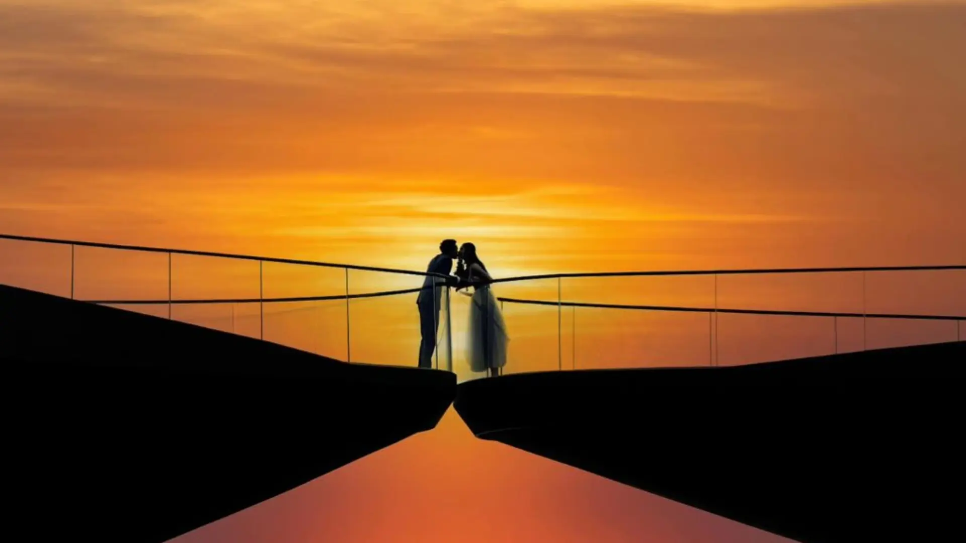 Chụp ảnh tại cầu Hoàng Hôn Phú Quốc