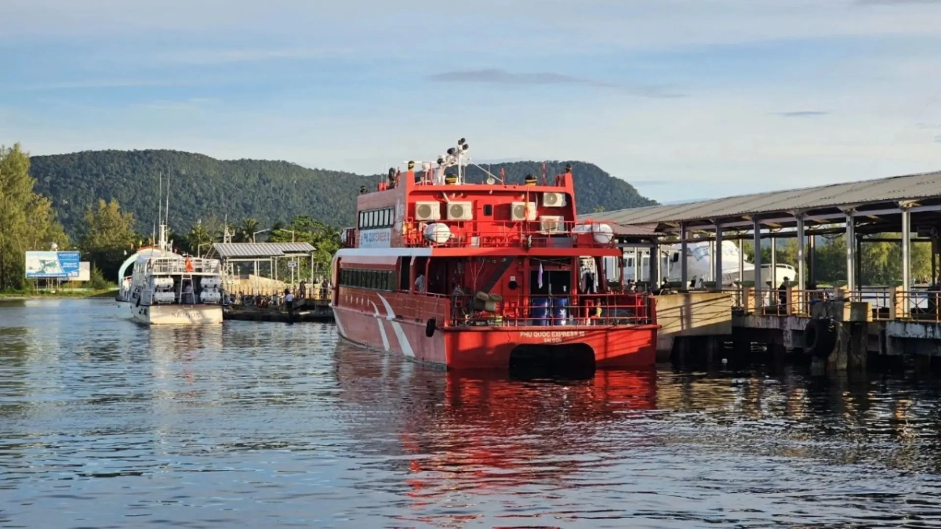 Di chuyển bằng tàu cao tốc đến Phú Quốc Bãi Sao