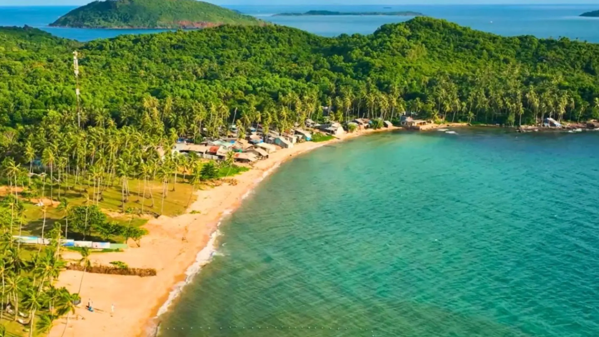 Hòn Thơm Phú Quốc với bãi biển xanh trong