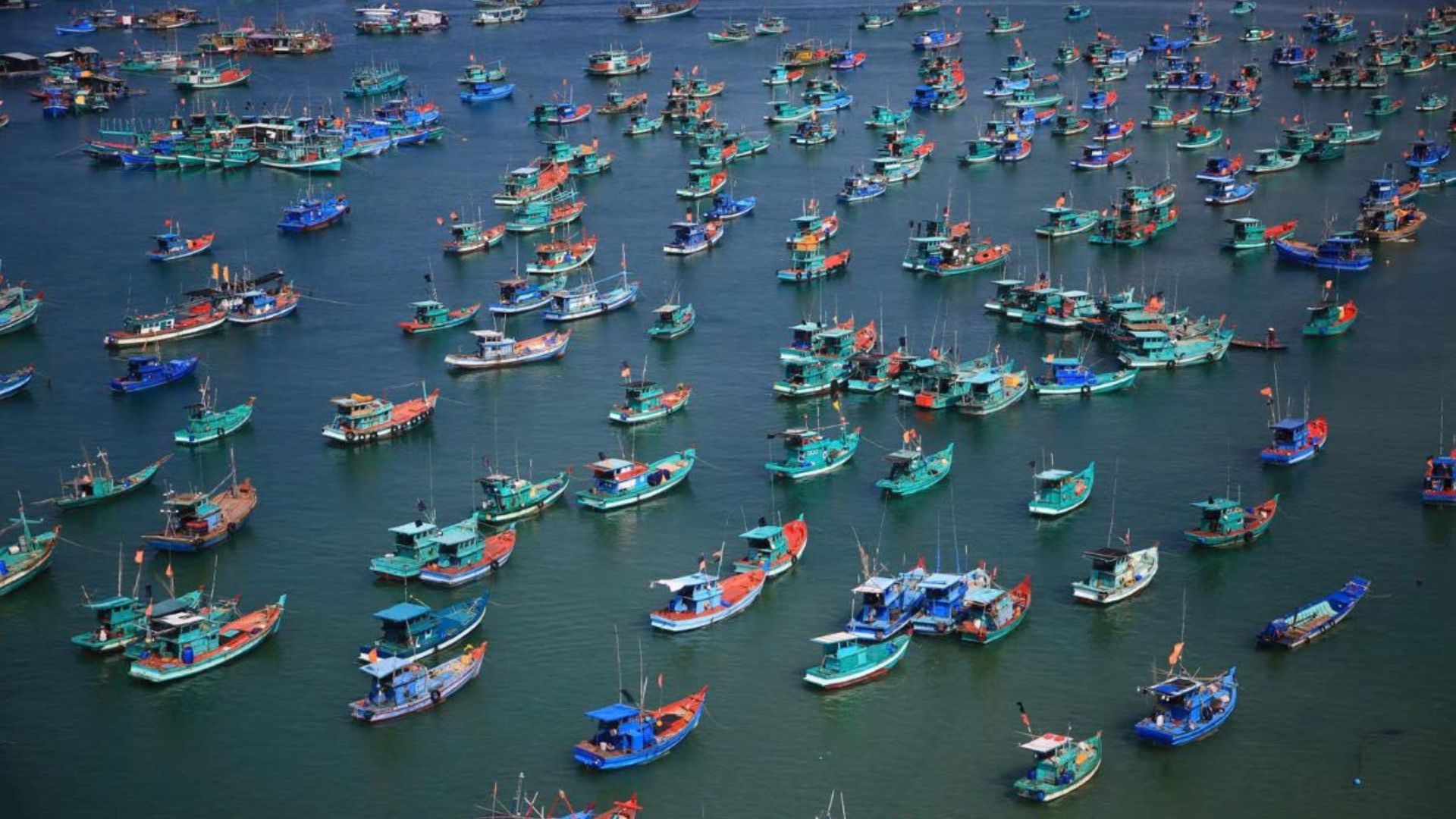 Thuyền bè chằng chịt tại Làng Chài Phú Quốc