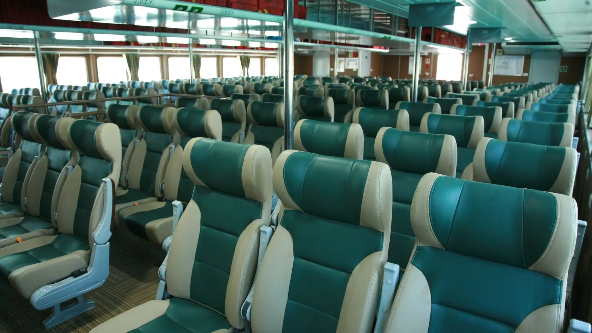 Phú Quốc Express nội thất tàu ghế phổ thông