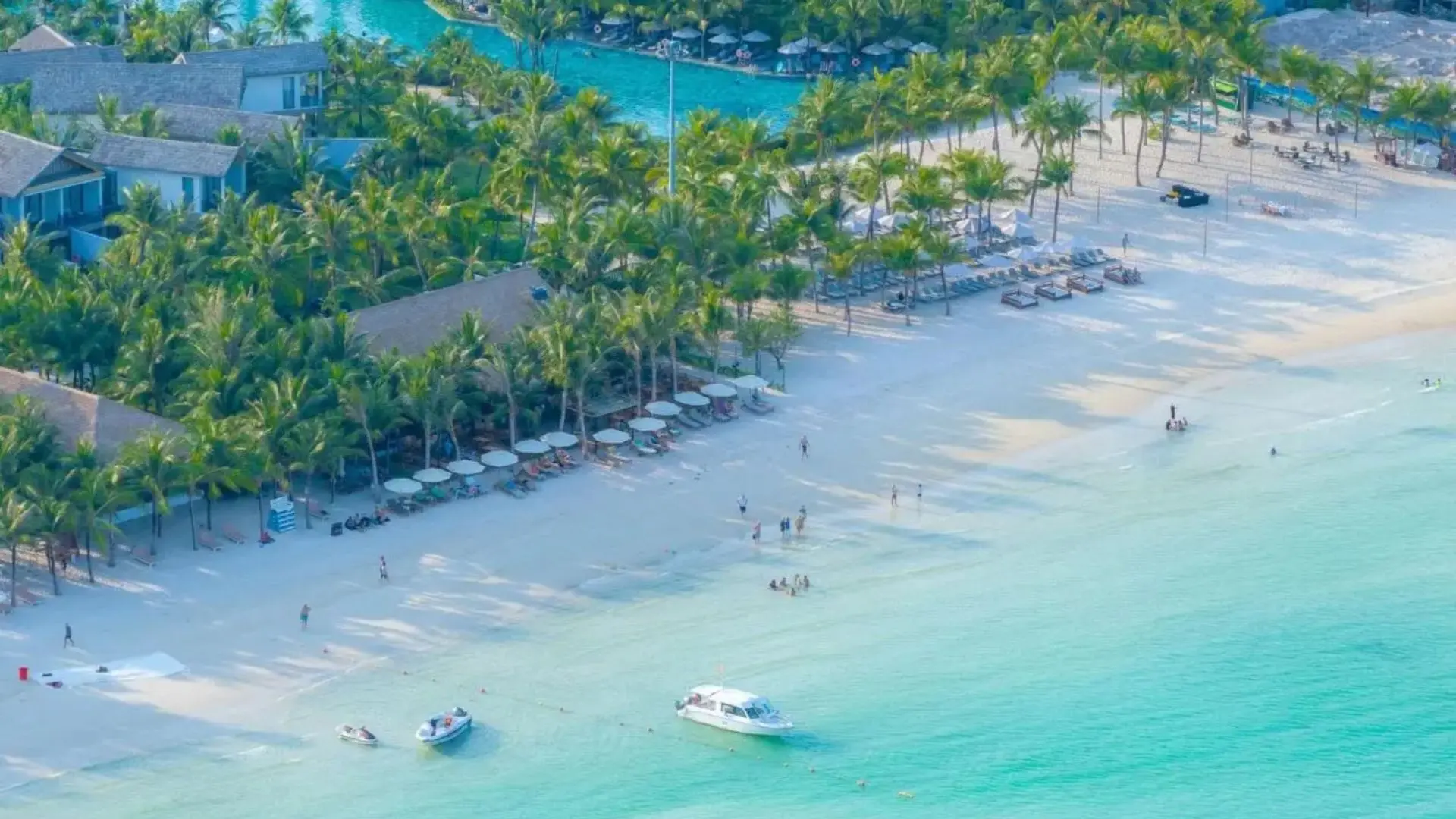 Thời điểm đẹp để ghé thăm Bãi Khem là từ tháng 11